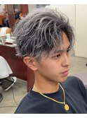 ホワイトシルバーグレーバレイヤージュサーフフェザーショート