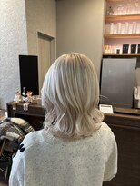 ハロ 蕨(HALO)&nbsp;ホワイトブロンド【阿部佑香】