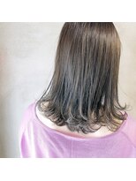 ミント(mint) *カーキグレーで色素薄い外国人風*