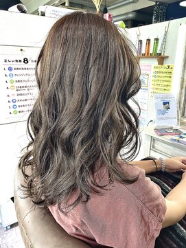 ハナビ(hanabi) 髪質改善　マッドアッシュ　ウルフミディアム