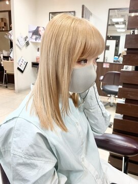 シファ(sifa) ブロンド系シアベージュ×レイヤーロング