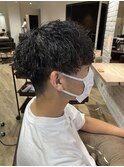 刈り上げセンターパートサーフカールブルーブラッフェザーパーマ