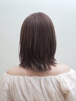 ミディアムレイヤー 大人ボブ 切りっぱなしラベンダーグレージュ