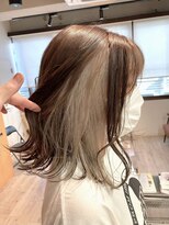 コワファーストナガサキシャンプーボーイ(COIFF1RST NAGASAKI SHAMPOO BOY)&nbsp;長崎 インナーカラー ホワイトベージュ