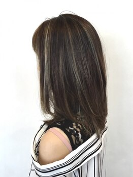 【髪質改善】《コスメクリーム》でクセを整えながら艶のある仕上がりに！うねりも自然なストレートヘアへ♪