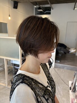 耳掛けくびれショート