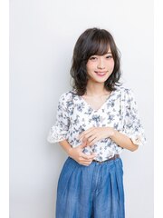 ルーズでセミウエットな質感が大人のこなれたミディヘアに♪