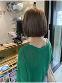 ショートボブ×オリーブベージュ