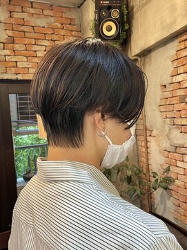 アンリ(Henri) [オカダケント]ナチュラルセンターパートヘア