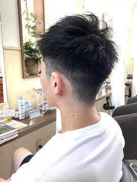 コアフィールフィス(COIFFURE fils) 【見附　今町】刈り上げ　ショート　アップバング　黒髪