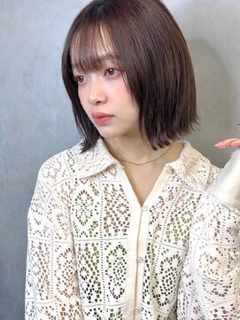 アイユー(ii+U) ボブカット　ぱっつん前髪　ネイビーグレー　ヘルシースタイル