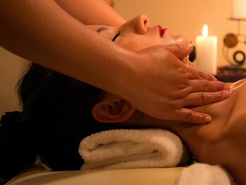 フェリーシェス(Felichesse)の写真/【癒しの贅沢ヘッドSPA！】育毛促進にも♪ほぐしマッサージ&頭浸浴・炭酸泉で全身の血行促進を促す♪