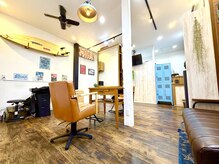 アンドベイ(&.Bay)の雰囲気(広々とした店内でリラックスしていただけます!)