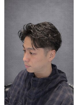 ワンワンオー バーバーショップ 長浜店(@110 BARBER SHOP) ニュアンスパーマ × フェードで創る、エフォートレスな質感