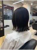 切りっぱなし外はねボブ