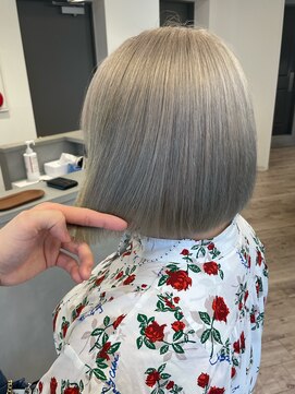 ルーブ トウキョウ(Loob. TOKYO) ホワイトグレージュ（池袋ブリーチ、トリートメントブリーチ）