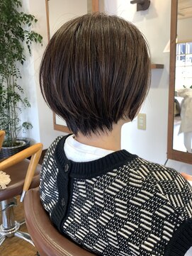 アソビ(asobi) 耳掛けできるショートボブ