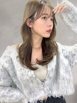 インビテーション(invitation)&nbsp;大人かわいいレイヤーロングニュアンスカラーくびれヘア薄め前髪