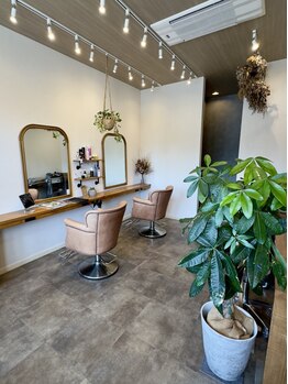 くつろげる空間が嬉しい本格的な髪質改善特化サロン!高い技術力と丁寧な施術で満足のいく仕上がりに♪