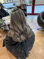 アミ 梅田(amie)&nbsp;シャドウルーツでオリーブグレージュ
