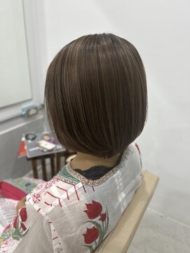 プラグ(Plug) ショートボブハイライトミルクティーブラウン白髪ぼかし30代40代