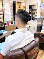 ヘアーサロン新華&nbsp;ビジネスマンにもオススメ！フェード×パーマで動きとスッキリ感