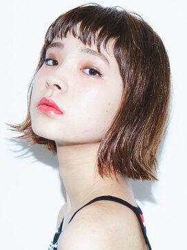 キラ 渋谷(KILLA) ウェット質感×シースルーバングで作る外ハネボブ【原宿表参道】