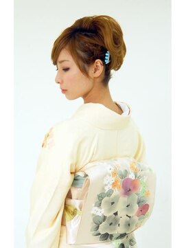 ゲッカビジン(GEKKABIJIN) 着物にもドレスにも似合うアップ《ヘアセット&着付 GEKKABIJIN》