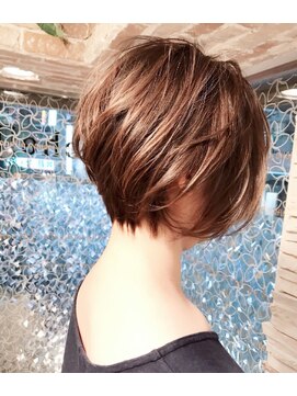 ミッシェル アフロート(michelle afloat) ２０代３０代４０代５０代小顔くびれ後頭部丸みCカーブショート