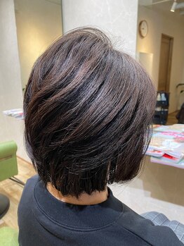 ヘアデザイン イルカ(Hair Design ilkA...)の写真/隠すのではなく、魅せるグレイカラーを。もっとお洒落に楽しく♪毎日キレイな髪をキープ◎色・艶も長続き☆