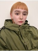 クリーミーベージュのタイトショート