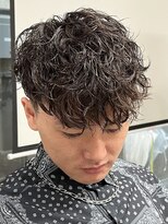 イーラ(era)&nbsp;スパイラルパーマスペインカール前下がりマッシュ刈り上げ