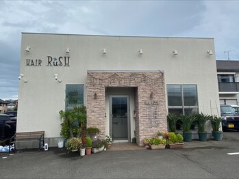 ヘアーラッシュ(HAIR RuSH)の写真/メンズフロア、レディースフロア別！個室空間で、周りを気にせずリラックス♪ゆったりとしたサロンtime☆