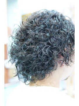 ネス(NESS) 【メンズ】ブルーブラックカラーのメンズカーリー