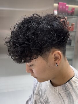 フィフスパーク(fifth PARK) 渋谷スペインカールラルフカール刈り上げ高めツーブロックメンズ