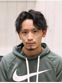 センターパートスパイラルパーマツーブロック刈り上げショート