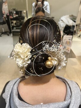ヘアーメイク アディクト(HAIR MAKE addict) シニヨンヘア