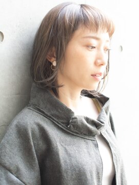 ノイン(noine) 耳元がしっくりくる「髪型×ピアス」のベスト関係 。