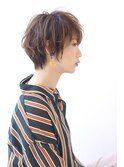 ことりベージュネイビーカラー毛先パーマ小顔ワンサイドショート