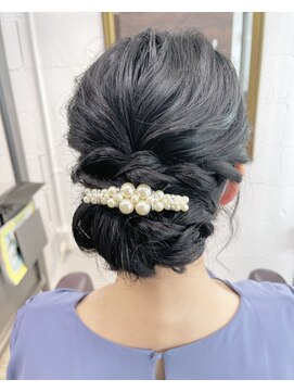 パリスパート2 ふんわり感のある黒髪 シニヨンヘアアレンジ