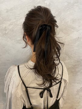 マルケ ドゥ マッシュ(MaruQuee de mashu) リボン×ポニーアレンジ