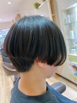 エクシア(ecxia)&nbsp;ハンサムショート　前髪なし　黒髪センターパート