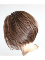 ウィスカーヘアー(whisker hair)&nbsp;ショートボブ　立体感ハイライトベージュ