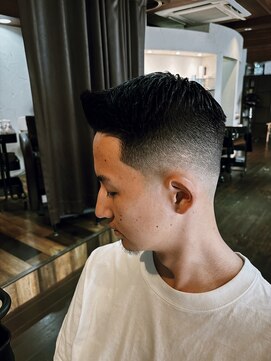 ヘアークリエイ トポライトウィロー 烏丸(Hair Create Polite willow) スキンフェード ウェーブアップスタイル