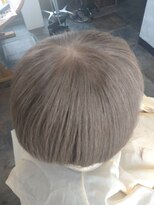 フルリール バイ シェリー(FLEURIR by cherie)&nbsp;白髪を活かした透明感抜群♪ミルクティーカラーショート♪