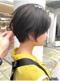 ショートカットくびれショート前下がりボブベージュカラー30代