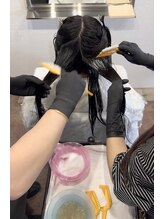 1・施術工程《髪質と状態の見極めと薬剤選定》