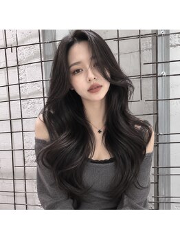ウム(UMM)の写真/韓国風レイヤーで叶う艶やかな透明感ヘア。顔まわりの似合わせ×マイクロバブル付きで気分上がる仕上がりへ