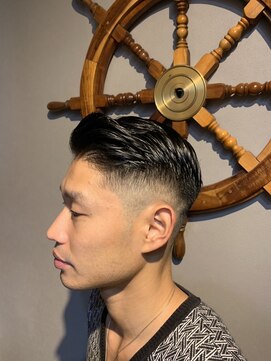 バーバー スタジオ ラフテル(Barber Studio RAFTEL) スキンフェード×七三分け