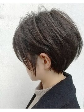 ヘアーメイクオズ(hair make O/S) 担当 照井 丸みショート×モノトーンブルー